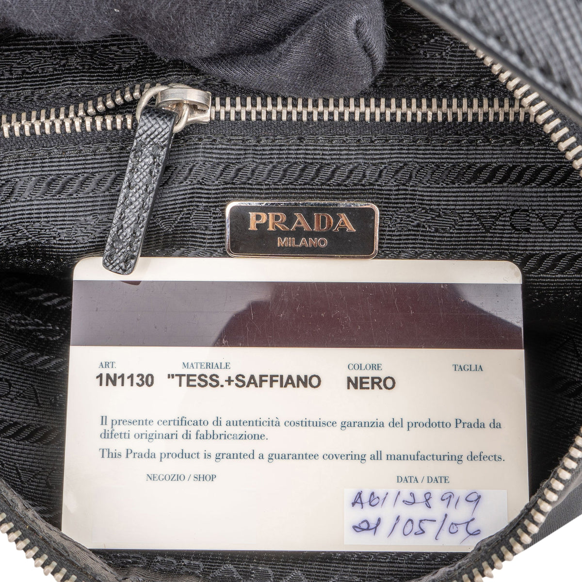 Prada Schwarz Nylon Triangle Schultertasche, Bild 9 von 10