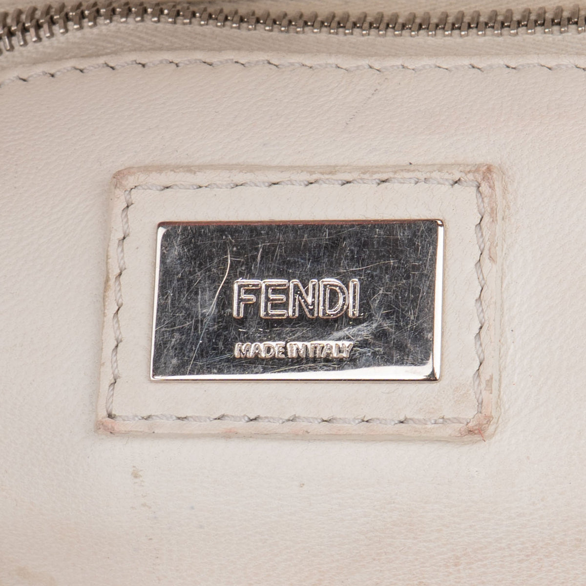 Sac à main Peekaboo Fendi en cuir noir