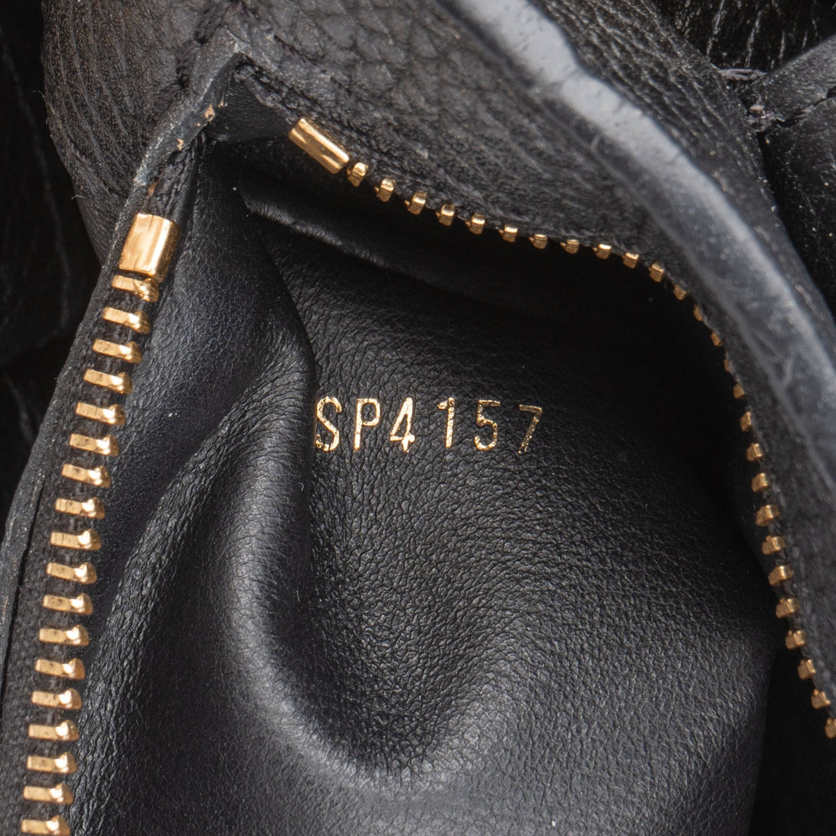 Sac à main Louis Vuitton Pins Capucines PM en cuir taurillon noir