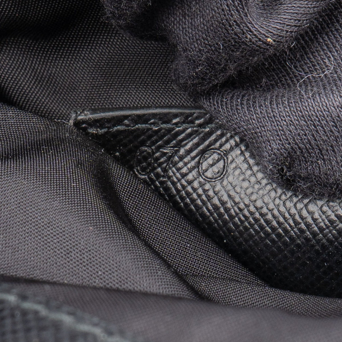 Mini sac bandoulière Prada en nylon à logo triangulaire