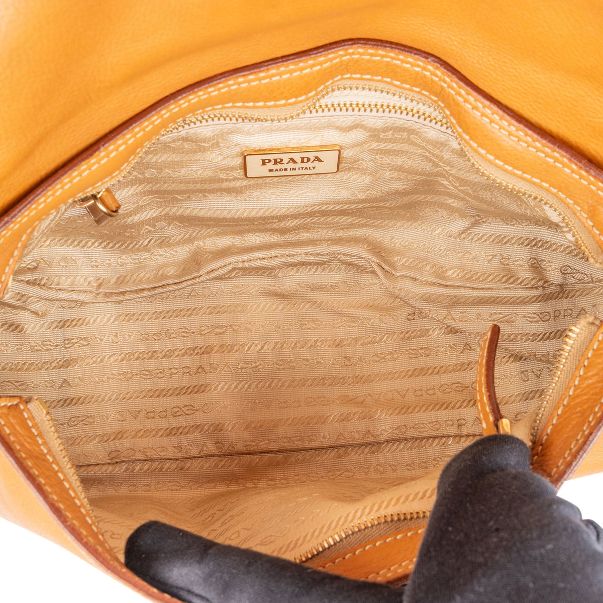 Prada Bruine Leren Triangle Baguette Schoudertas