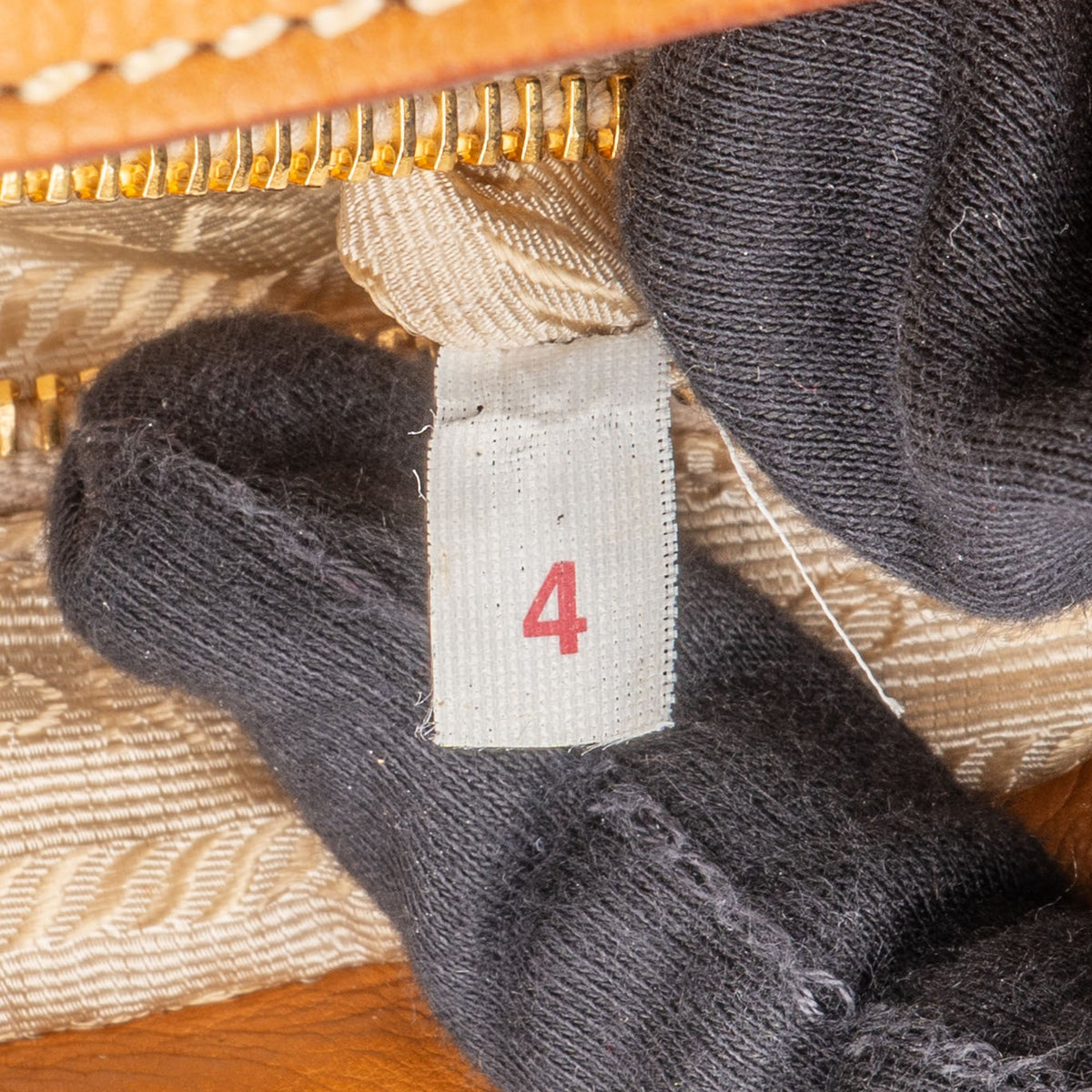Prada Bruine Leren Triangle Baguette Schoudertas