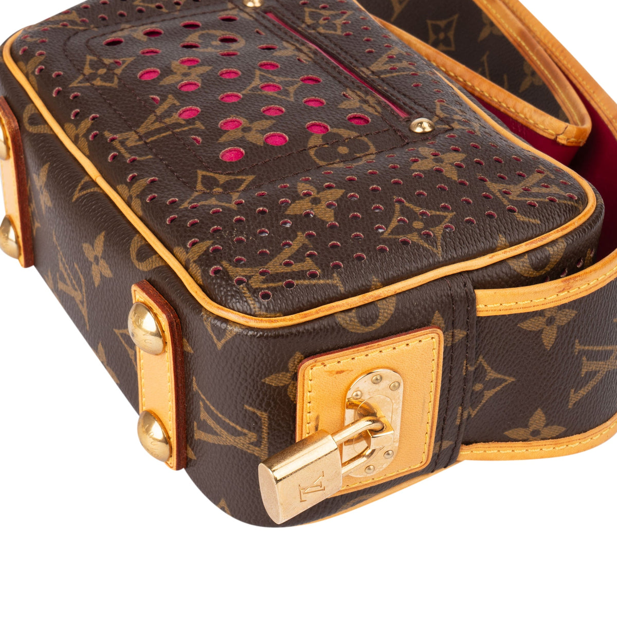 Bolso de hombro Trocadero con monograma perforado de Louis Vuitton