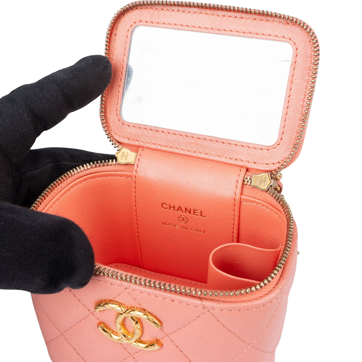 Sac Vanity Chanel à bandoulière en cuir d'agneau matelassé avec logo CC