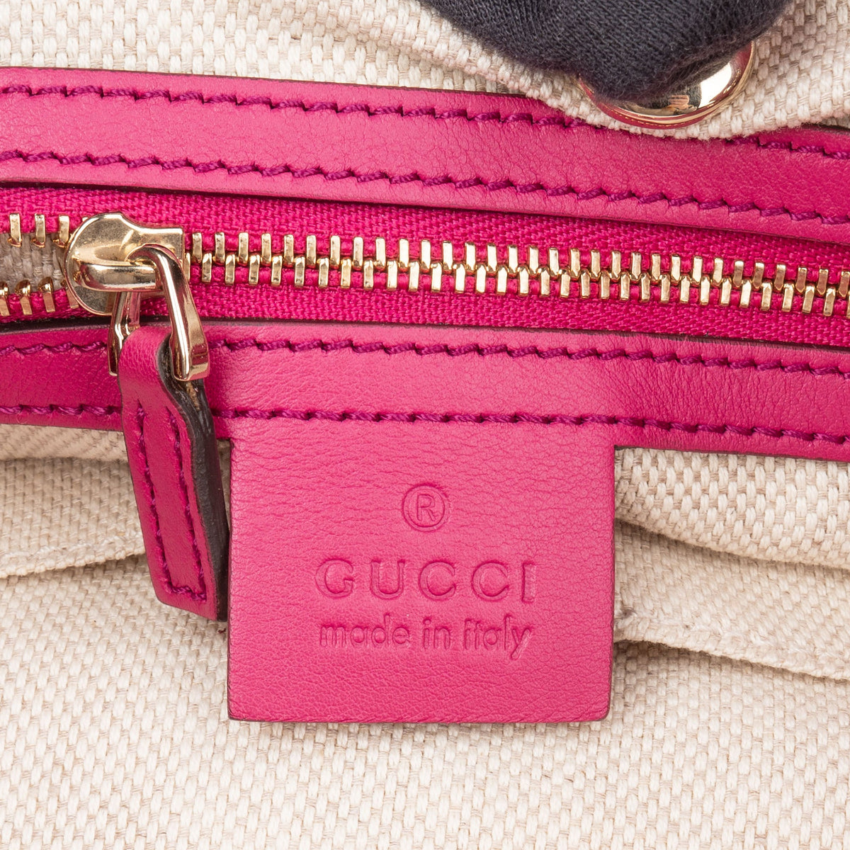 Sac à bandoulière Gucci GG Soho en cuir verni rose