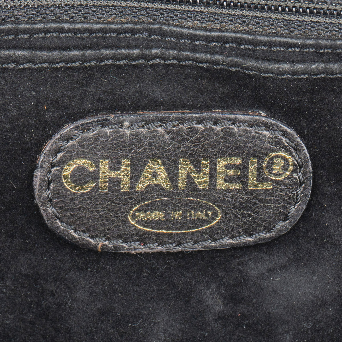 Étui bandoulière pour bijoux CC Chanel en cuir caviar