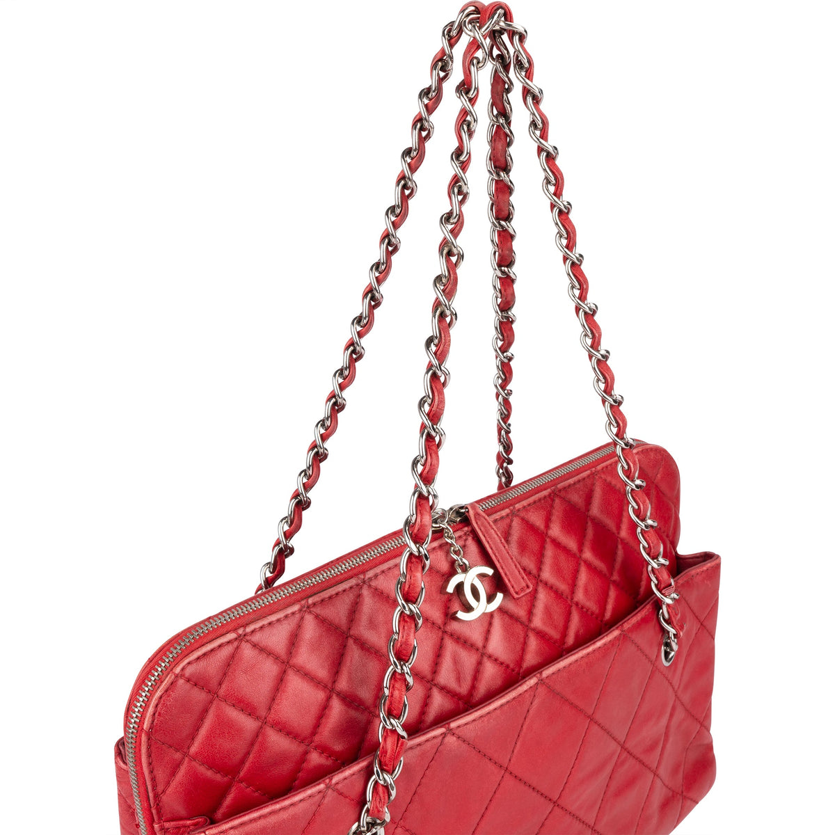 Bolso de hombro Chanel Rouge de piel de cordero acolchada con logo CC
