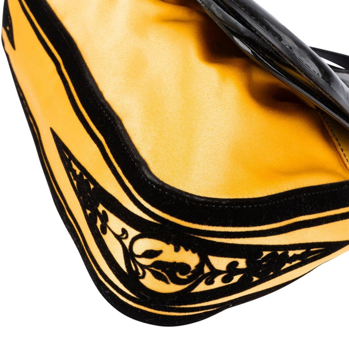 Bolso de mano Fendi B. en terciopelo, satén y charol amarillos