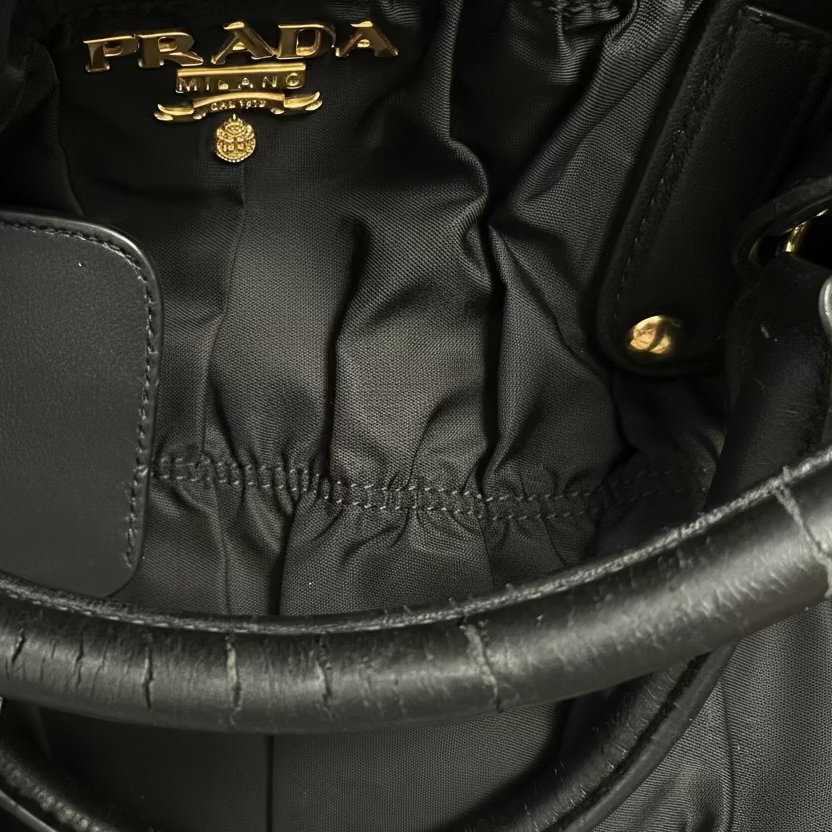 Prada Schwarz Tessuto Gaufre Drawstring Tote, Bild 13 von 13