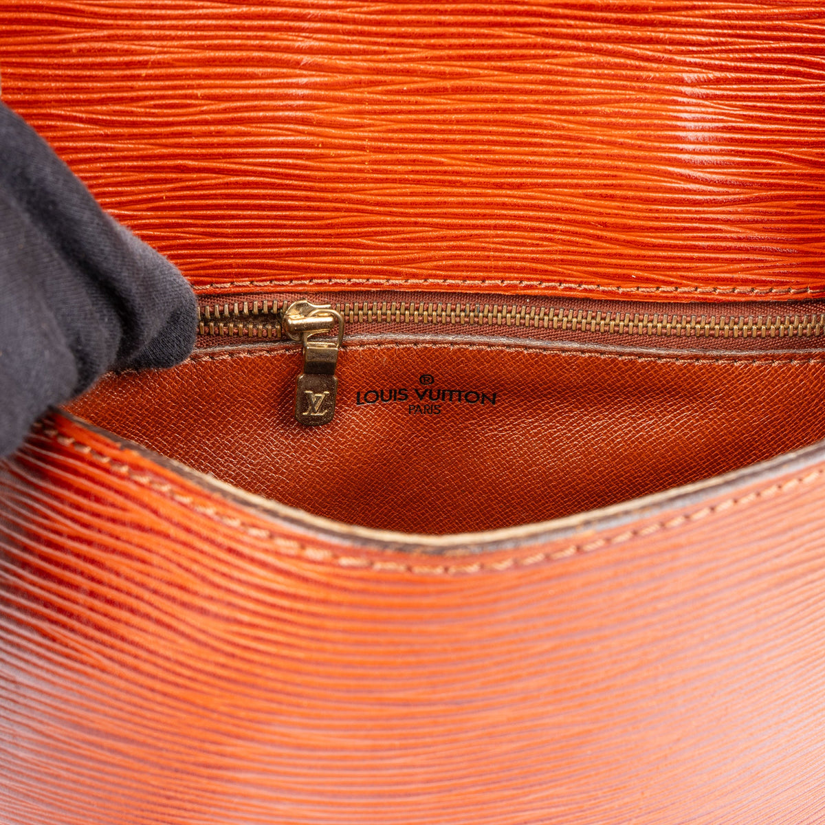 Louis Vuitton Cognac Epi Saint Cloud GM Schultertasche, Bild 11 von 11