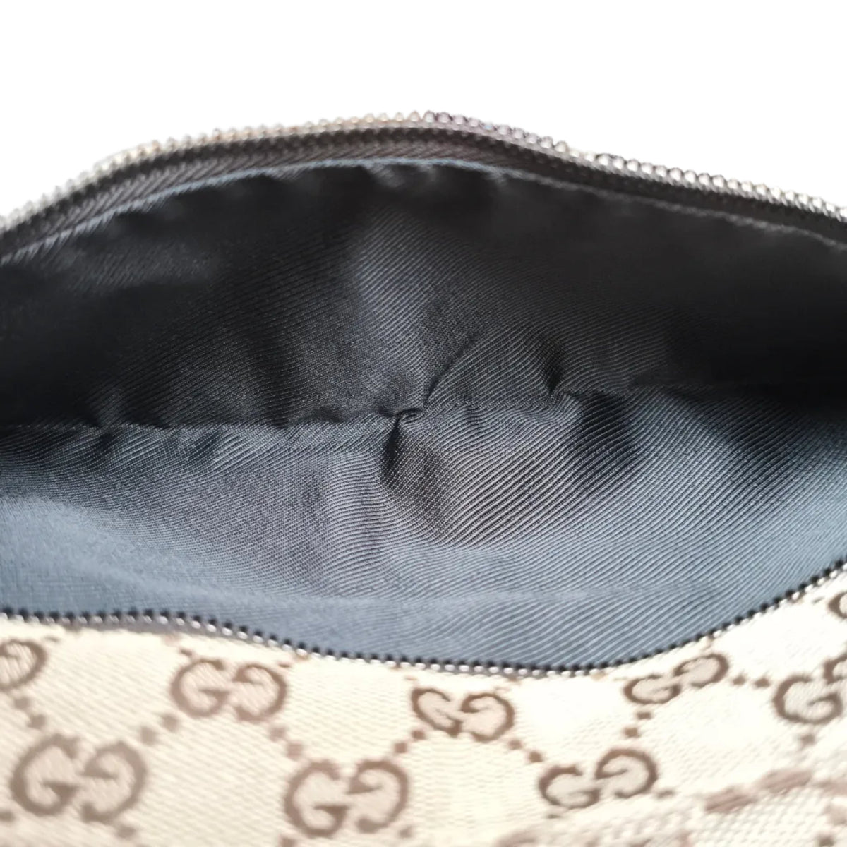 Gucci genarbtes Leder Monogram GG Canvas Gürteltasche, Bild 6 von 8