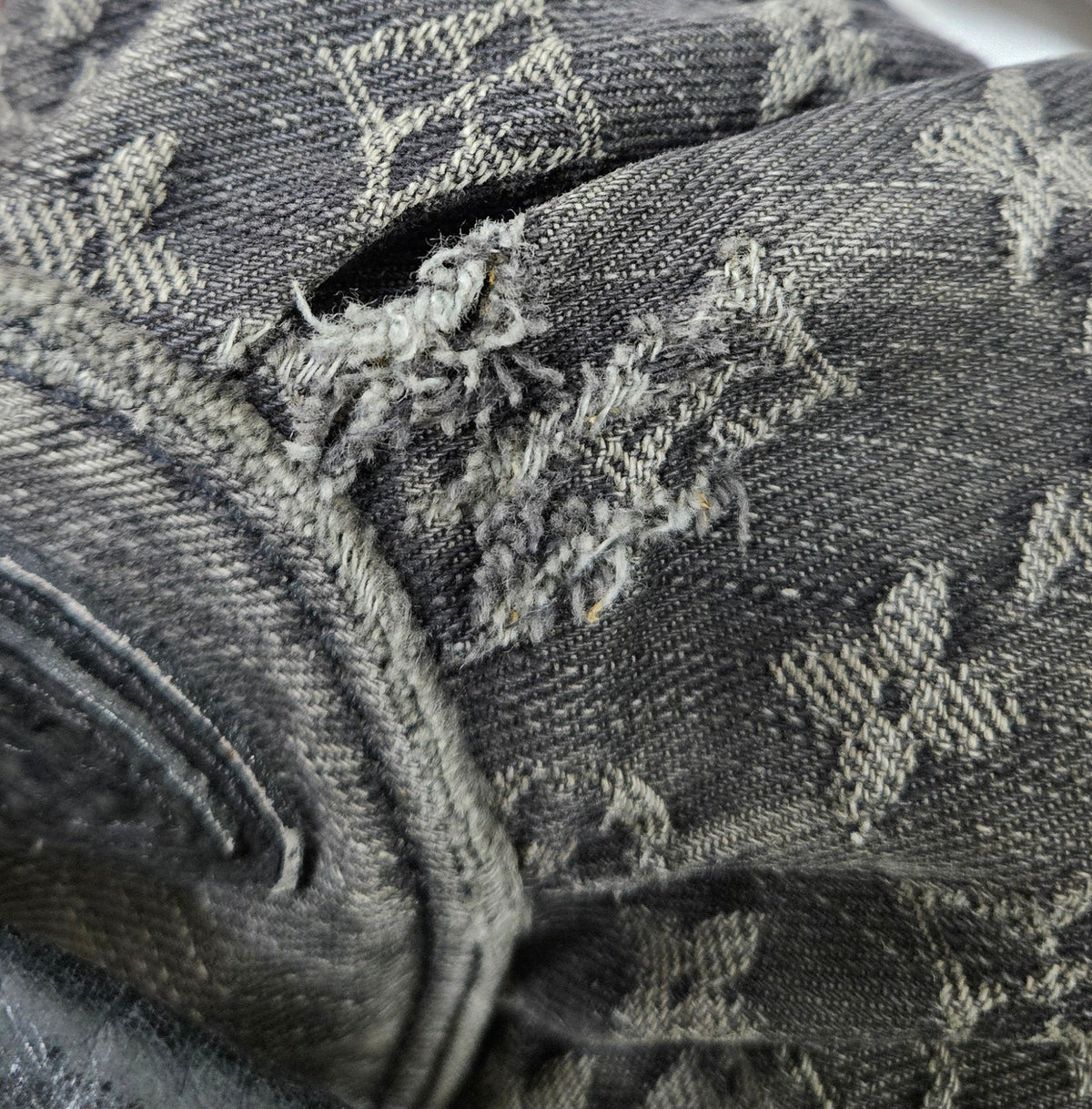 Sac à main Louis Vuitton Neo Cabby MM en denim Monogram