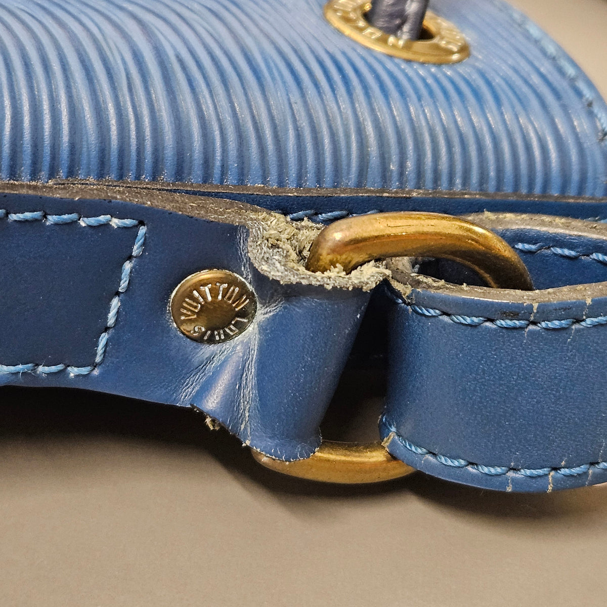 Sac à bandoulière Louis Vuitton Sac Noé Petit en cuir Epi bleu
