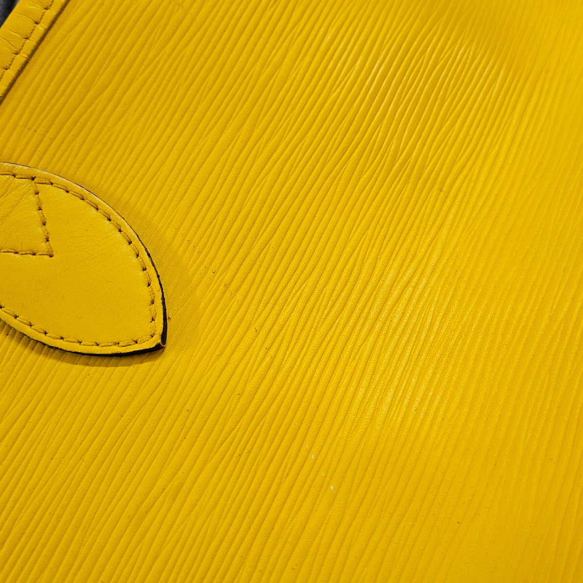 Sac à épaule Neverfull MM Louis Vuitton en cuir épi jaune