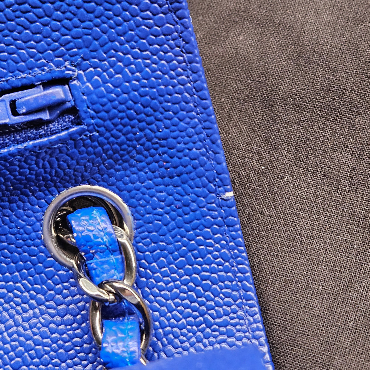 Sac bandoulière Chanel Jumbo à double rabat en cuir caviar matelassé