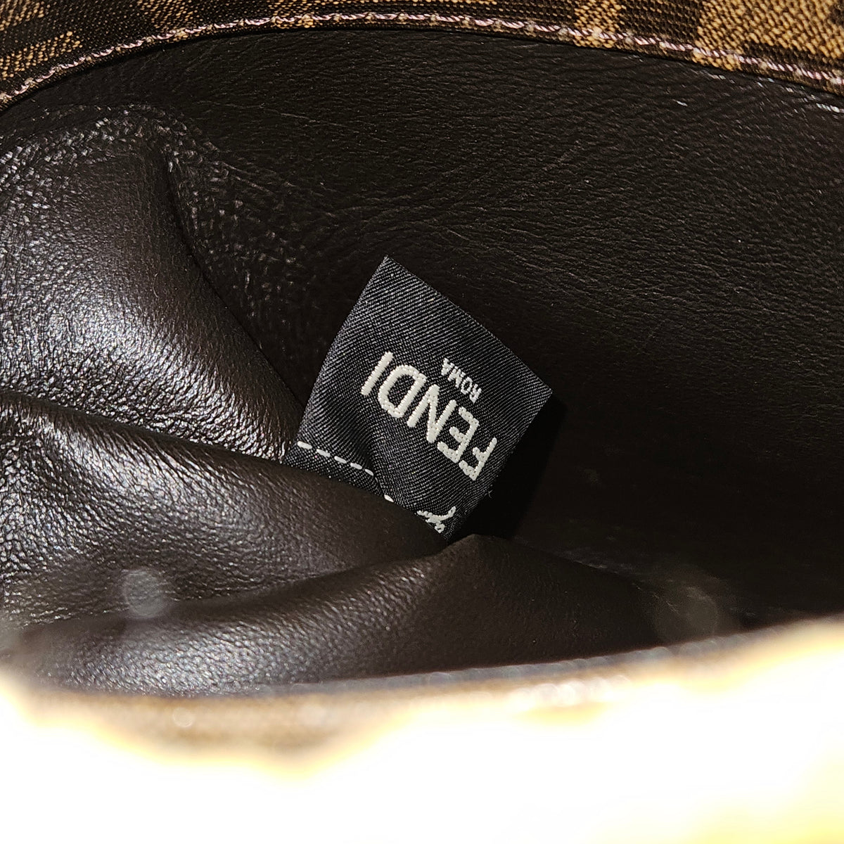 Bolso Fendi Peekaboo de ante