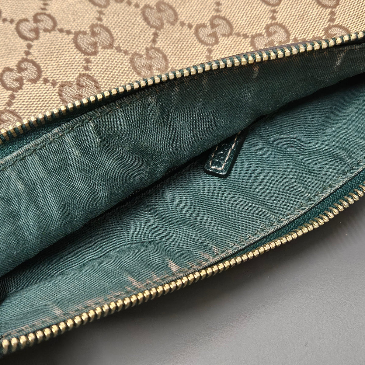 Sac à bandoulière Gucci Small en toile GG