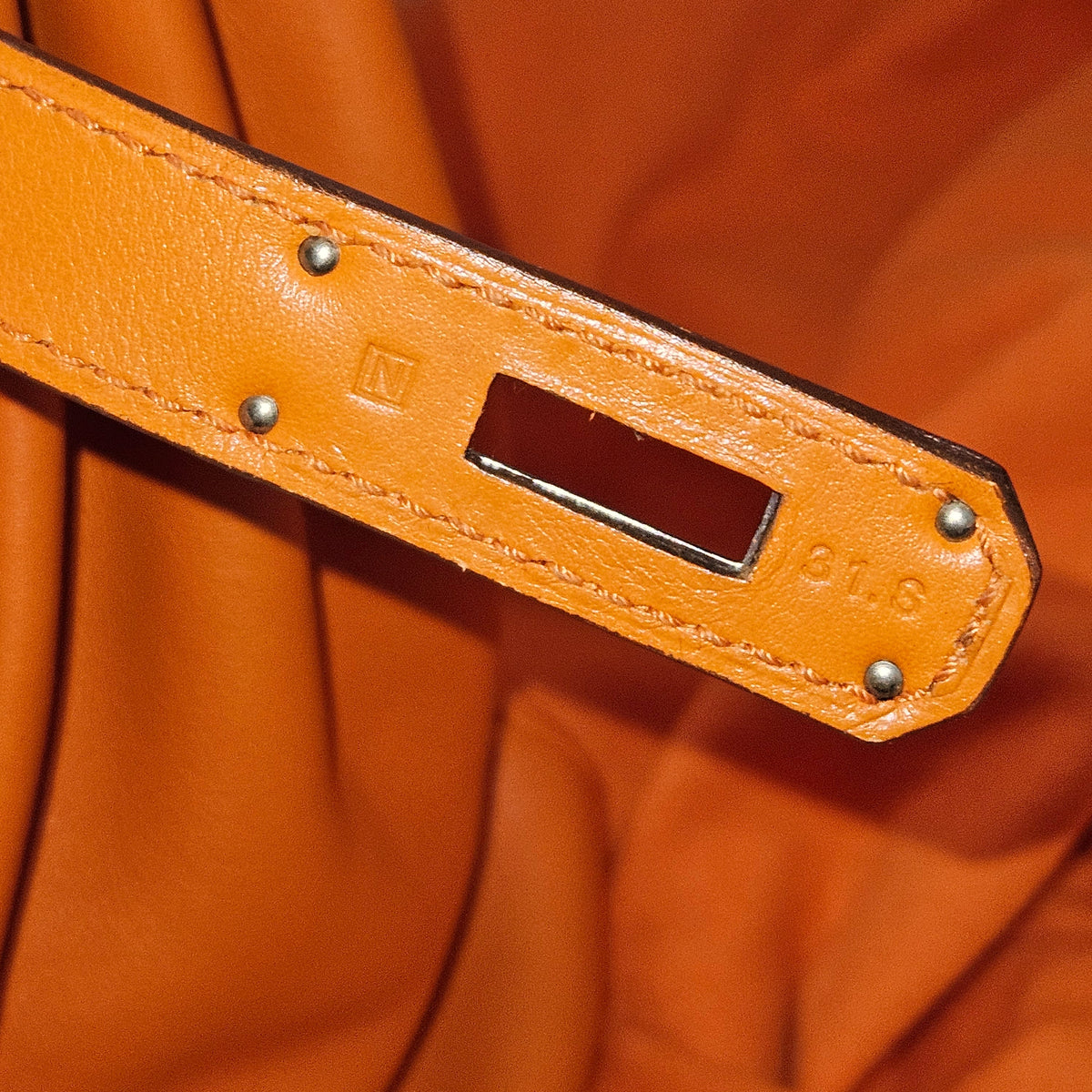Borsa Kelly 32 Hermès in pelle Swift color arancio