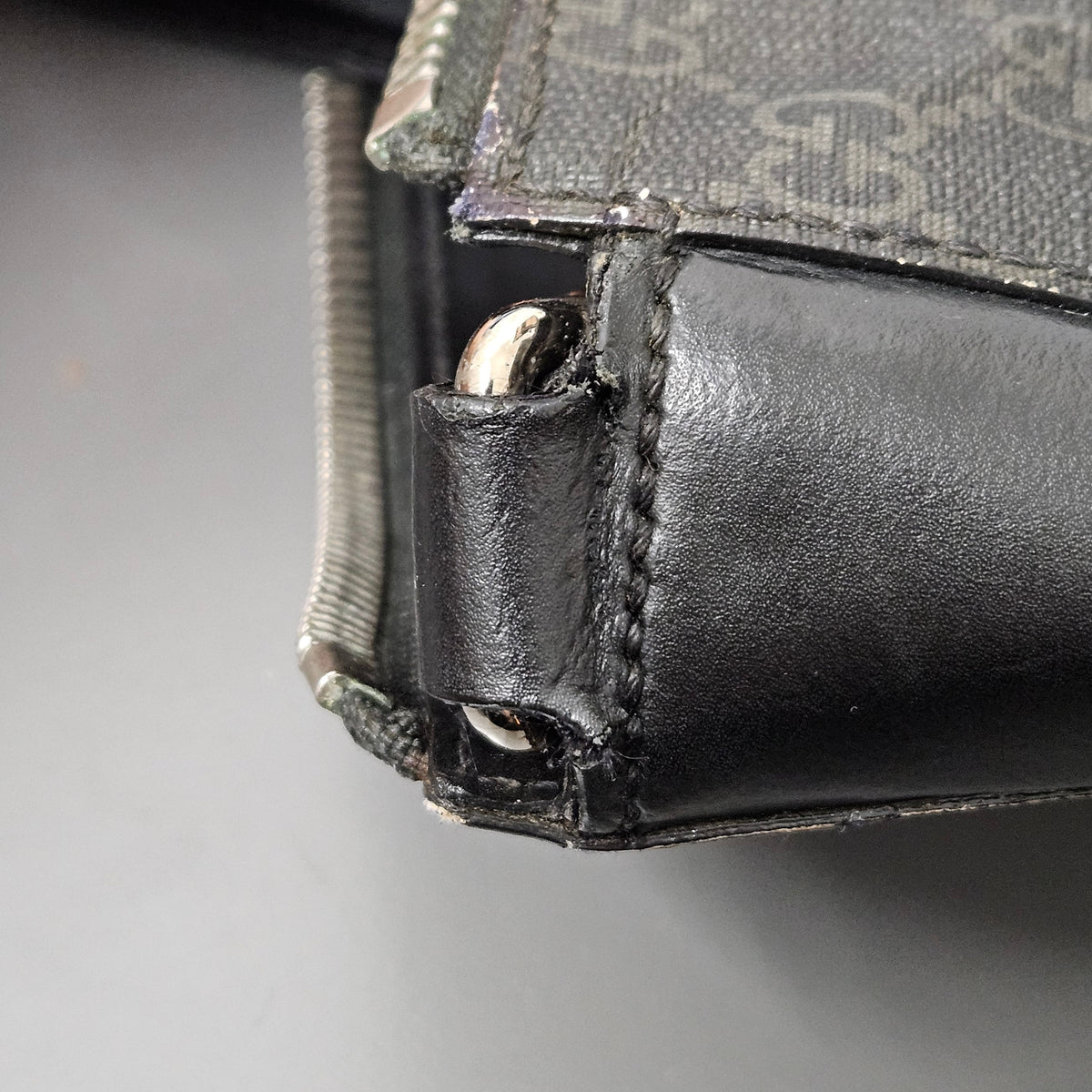 Bolso bandolera Gucci messenger con estampado de tigre en lona GG Supreme Monogram
