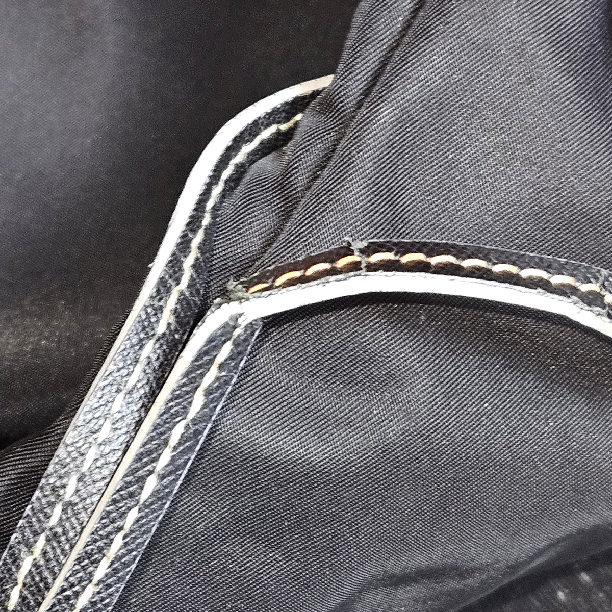 Borsa shopper Prada in nylon e pelle Saffiano