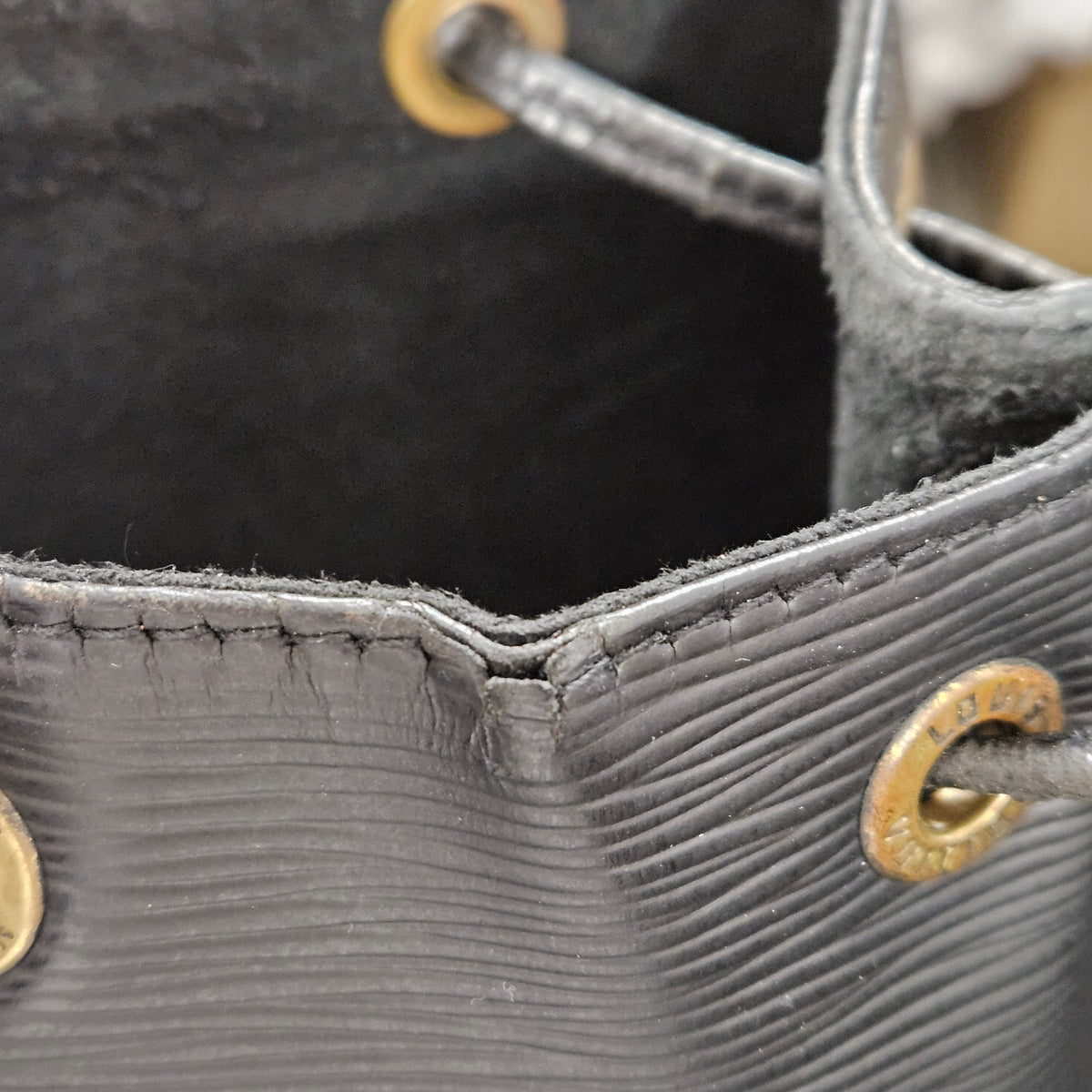 Borsa a spalla Louis Vuitton Sac Noé Petit in pelle Epi nera
