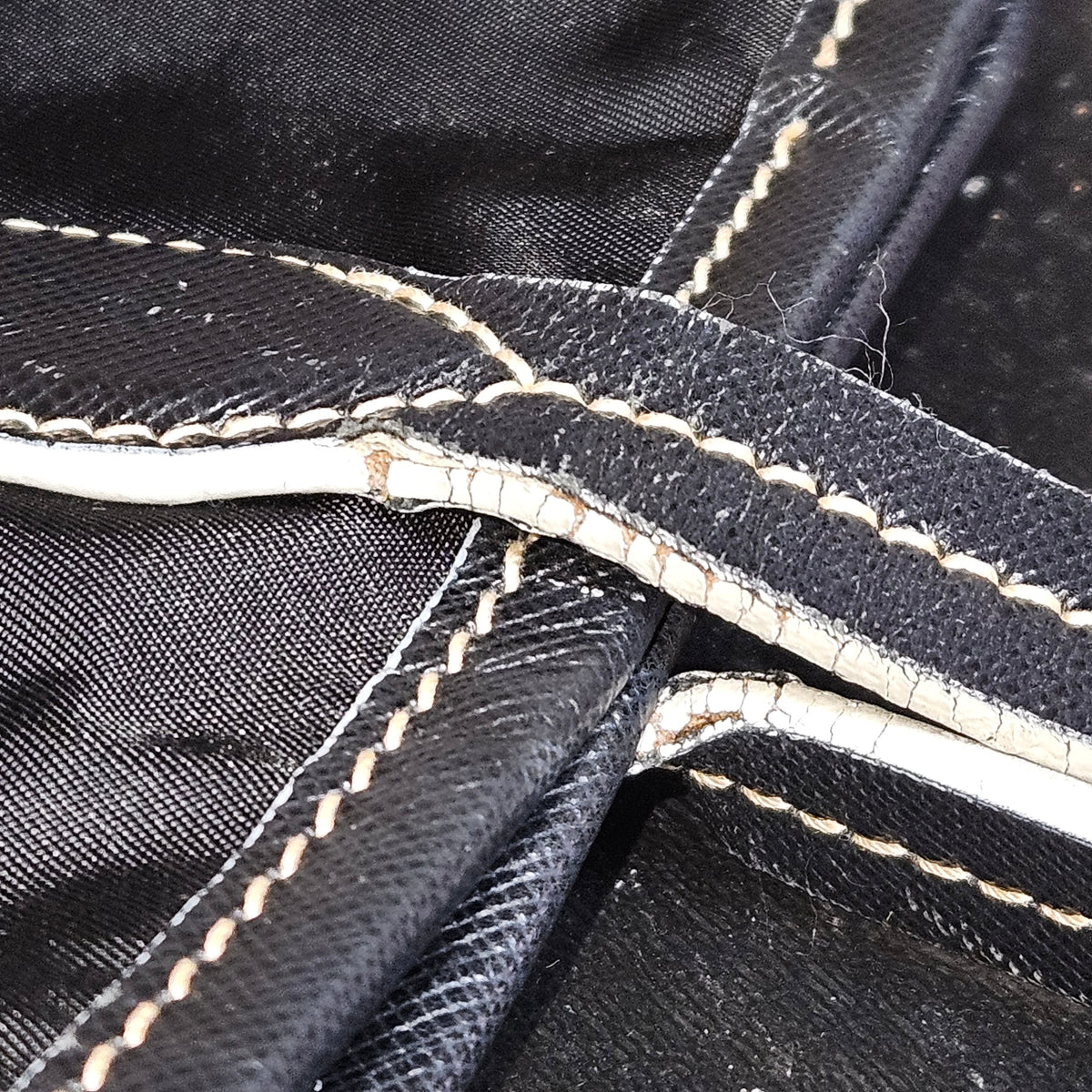 Borsa shopper Prada in nylon e pelle Saffiano