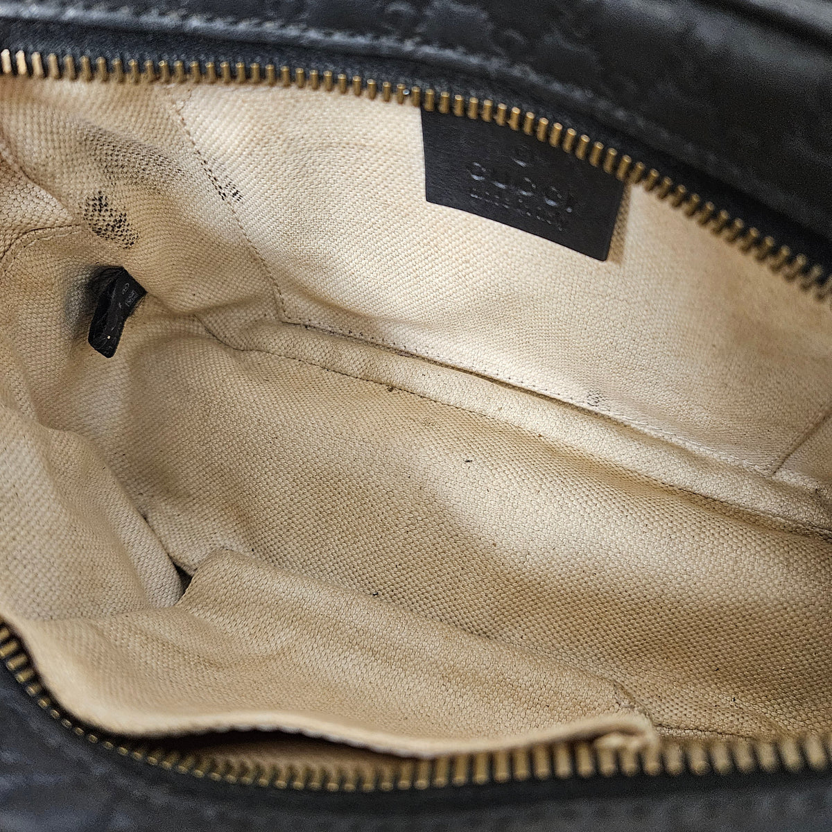 Bolso bandolera tipo cámara Gucci Guccissima de piel con borla de bambú