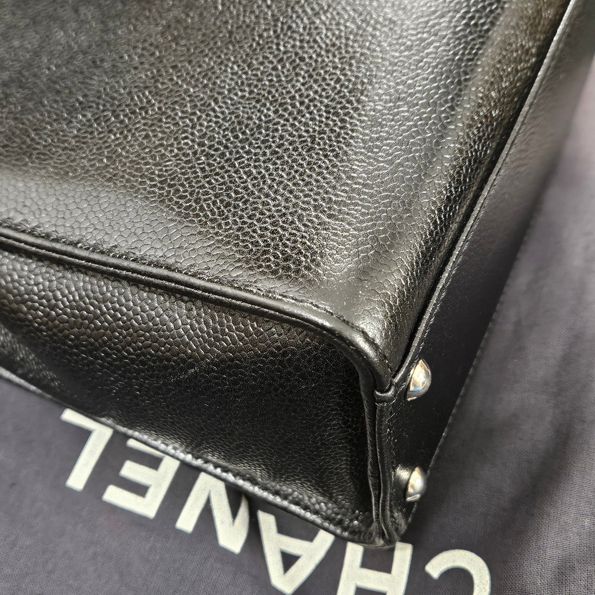 Bolso de hombro Chanel Tote Coco Mark de piel caviar