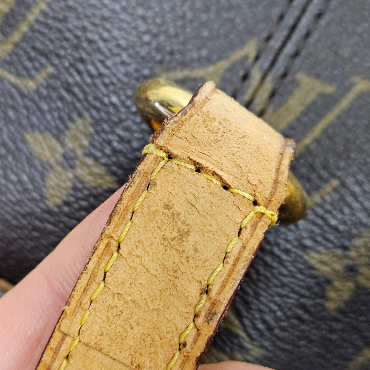 Bolso de hombro Louis Vuitton Monogram Canvas Totally MM