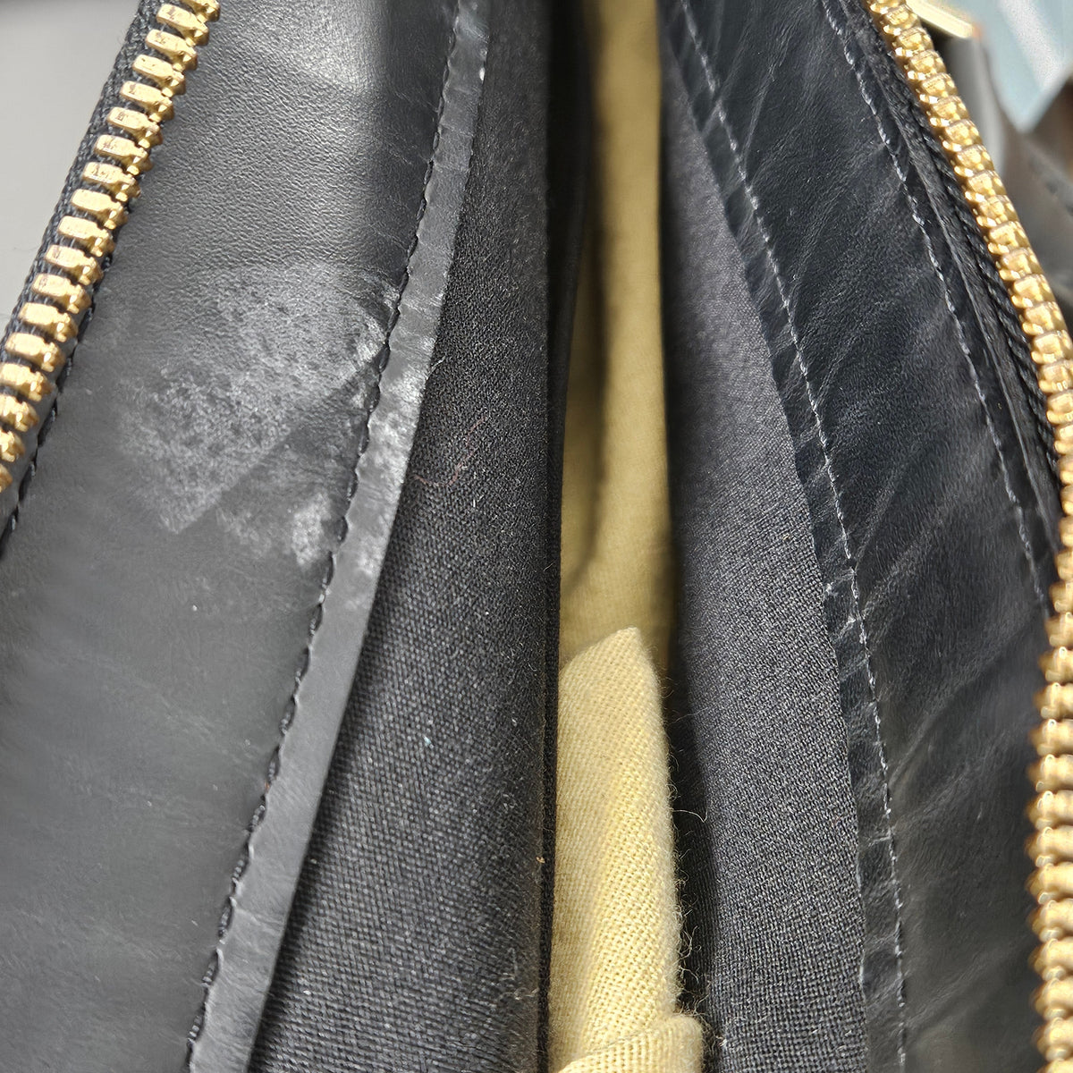 Louis Vuitton Noir Epi Leder Dhanura MM Handtasche, Bild 10 von 12