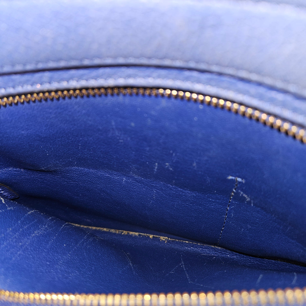 Celine Trapeze aus blauem Wildleder und genarbtem Kalbsleder – Ansicht 13